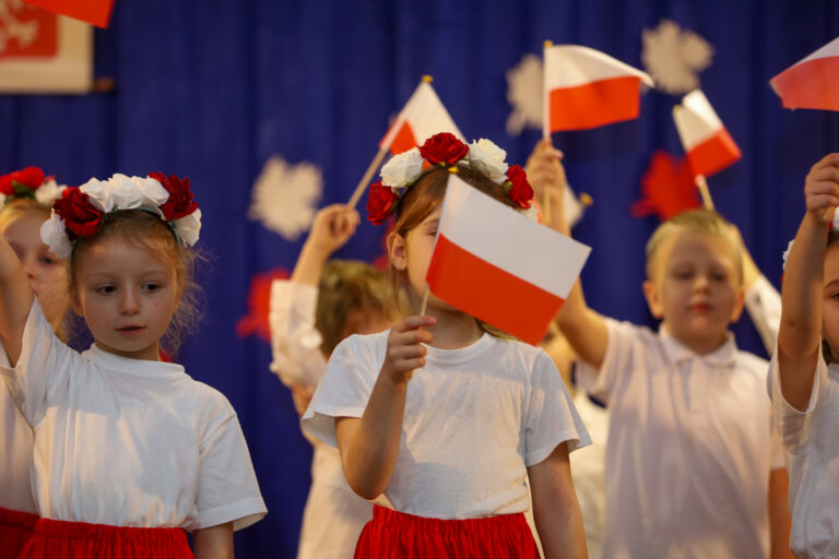  Przedstawienie grupy Żabek z okazji Święta Niepodległości.