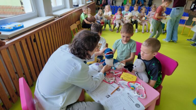 SZPITAL PLUSZOWEGO MISIA.